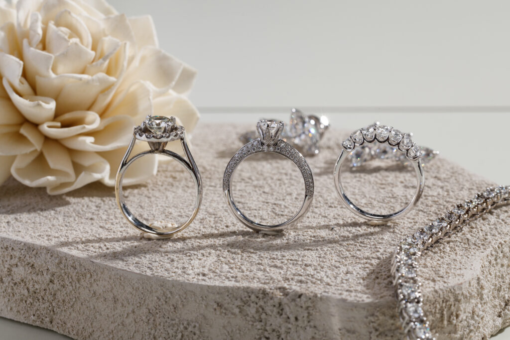 Tren Perhiasan 2025: Lab-Grown Diamond, Smart Jewelry, dan Gaya Minimalis Elegan