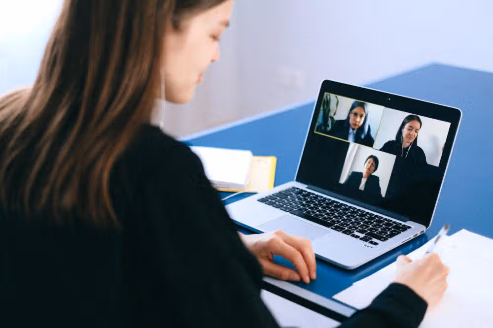 Fenomena Work From Anywhere di Indonesia 2025: Gaya Hidup Baru Pekerja Modern