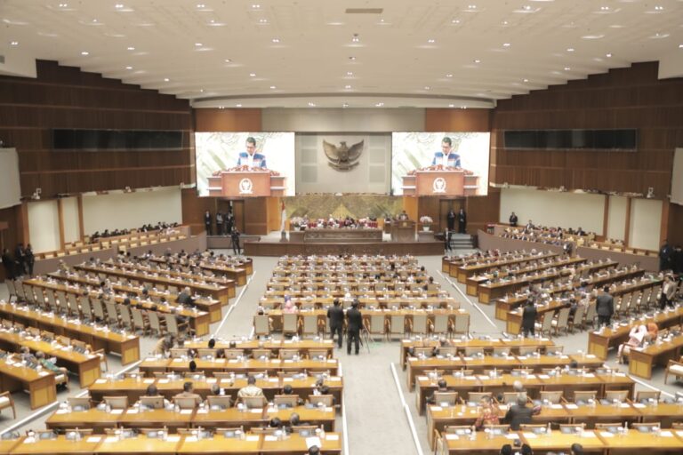 Politik Indonesia 2025: Dinamika Koalisi, Stabilitas Nasional, dan Tantangan Global