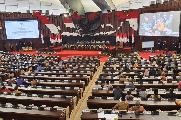 Politik Indonesia 2025: Demokrasi Digital, Koalisi Elite, dan Aspirasi Generasi Muda