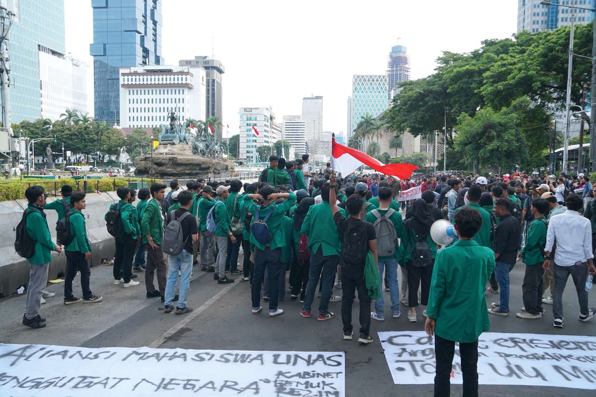 Demo Mahasiswa 2025: Tuntutan, Dinamika Jalanan, dan Masa Depan Demokrasi Indonesia