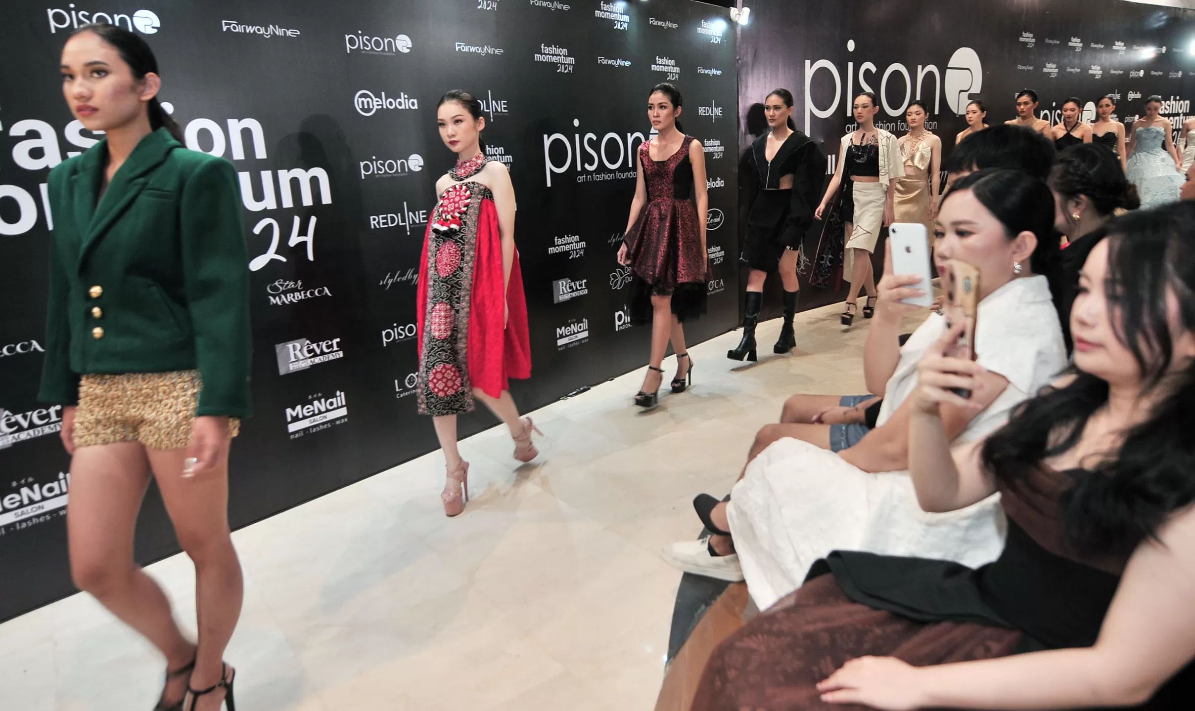 Industri Fashion Indonesia 2025: Antara Tren Global, Kreativitas Lokal, dan Tantangan Keberlanjutan