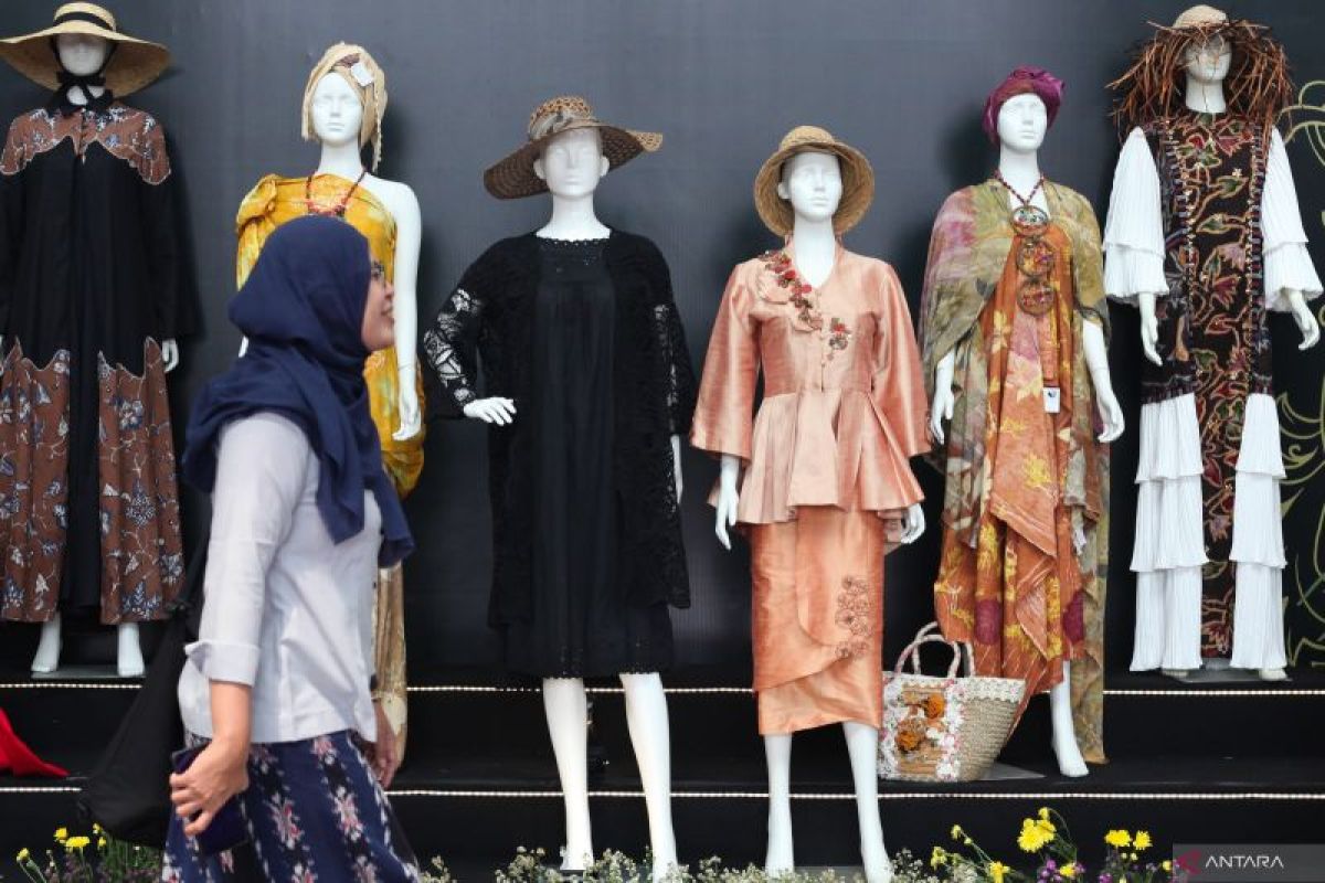 Tren Fashion Wanita 2025: Sustainability, Digital Influence, dan Eksplorasi Identitas