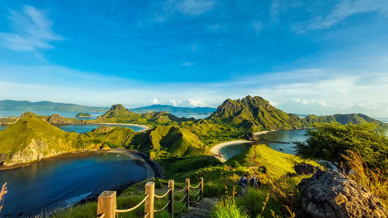 Wisata Nusantara 2025: Keindahan Alam, Digitalisasi Pariwisata, dan Tren Berkelanjutan